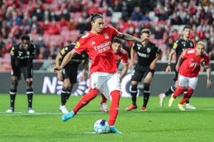 Benfica coroa ovação a Yaremchuk com triunfo frente ao Vitória de Guimarães