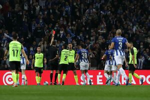 Final caótico no FC Porto-Sporting: agressões e jogadores e equipas técnicas pegadas