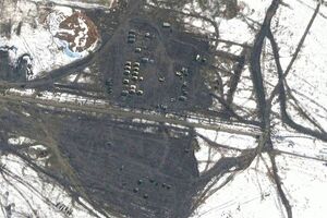 Imagens de satélite mostram mais tropas russas, blindados e movimentações na fronteira com a Ucrânia - sábado