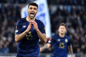 Taremi marca o primeiro golo do FC Porto frente à Lazio