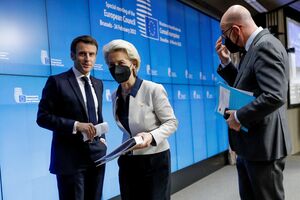 Von der Leyen // Emmanuel Macron // Charles Michel