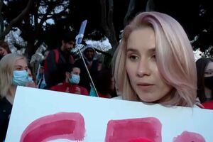 Filha relata drama vivido pela mãe em Kiev: "Ela vive na casa de banho e quando há alertas desce para o estacionamento"