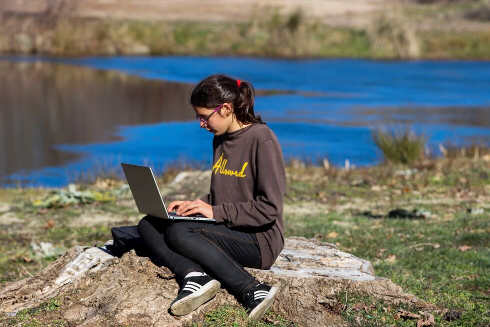 Um ano depois, aluna de Vimioso continua à procura de rede móvel para estudar