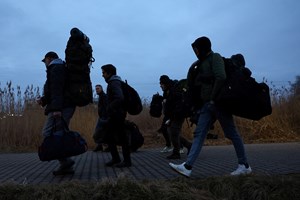 UE decide conceder visto de um ano a refugiados ucranianos