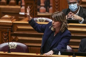 'Se não precisava, porque é que pediu?', pergunta Catarina Martins sobre apoios a Mário Ferreira