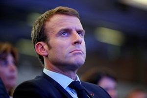 Macron diz não se arrepender de ter feito lóbi pela Uber
