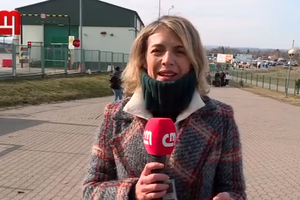 Os homens e mulheres que voltam à Ucrânia para combater