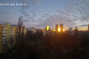 Imagens de videovigilância captam momento em que dois edifícios são bombardeados em Kiev