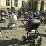 Ucrânia: 109 carrinhos de bebé vazios, pelas 109 crianças mortas