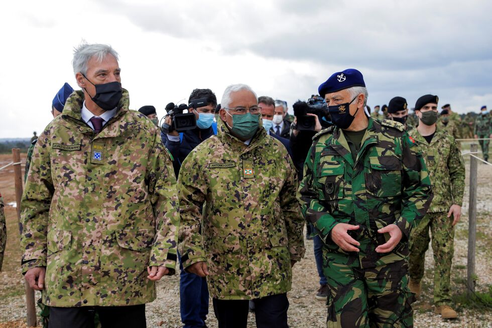 António Costa visita militares que vão para a Roménia