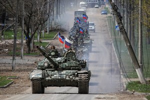 Zelensky declara que retirada de civis de Mariupol vai continuar