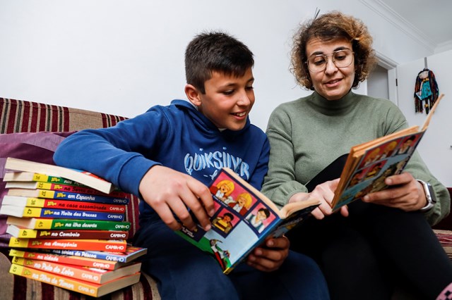 Teki Vai à Escola / Teki Ba Eskola - Isabel Alçada, Ana Maria