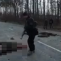 Imagens verificadas mostram tropas ucranianas a matar soldados russos que capturaram