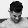 Cristiano Ronaldo revela nova imagem da filha bebé