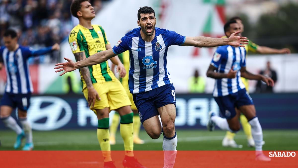 Porto vence Sporting e conquista Taça da Liga de Portugal pela