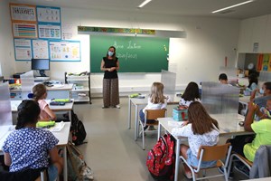 Escolas com centenas de professores sem aulas. 'Diretores não podem fazer nada'