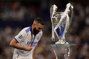 Benzema eleito melhor futebolista da temporada 2021/22