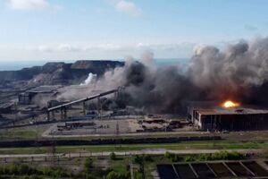 Batalhão de Azov divulga vídeo de bombardeamentos na fábrica Azovstal