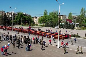 Mariupol, tomada pelos russos, foi palco de celebrações do Dia da Vitória 