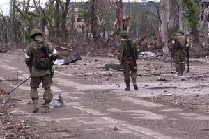 Forças russas iniciam operação de desminagem no perímetro da fábrica Azovstal