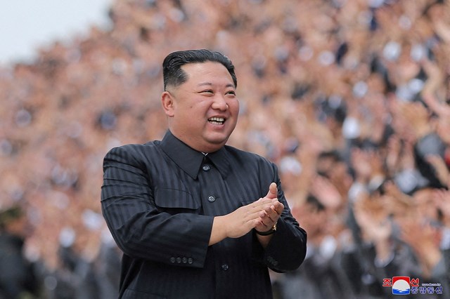 Líder da Coreia do Norte quer intensificação dos preparativos de guerra -  Mundo - SÁBADO