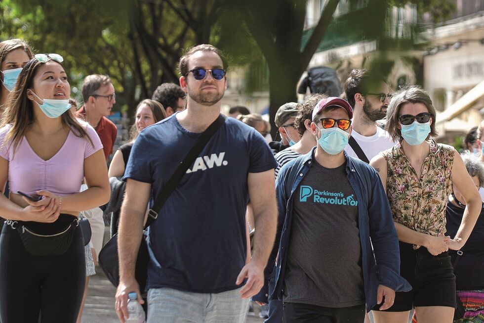 População aconselhada a voltar a utilizar máscara em espaços interiores