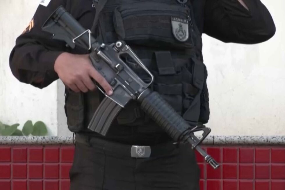 mortos, tiroteio, polícia, traficantes de droga, brasil