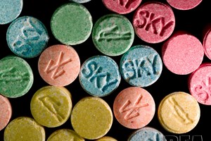 Ensaio clínico com ecstasy contra stress pós-traumático termina em agressão sexual