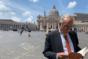 Massimo Franco: “Há uma longa guerra fria no Vaticano”
