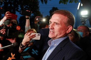 Ucrânia suspende partido político pró-russo