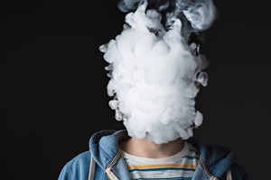 A perigosa moda do vaping à porta dos liceus