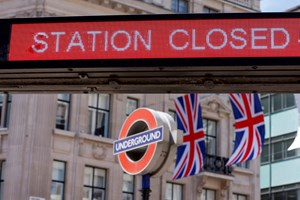 Milhões de britânicos afetados por 'maior greve em 30 anos' na ferrovia