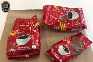 Homem apanhado com cocaína disfarçada de café no aeroporto de Lisboa