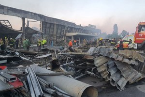 Sobe para 18 o número de mortes no ataque ao centro comercial na Ucrânia