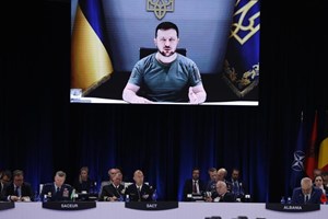 Zelensky pede mais armas e dinheiro aos líderes da NATO