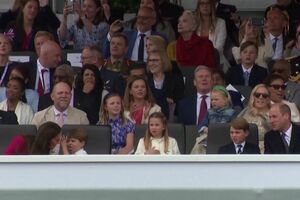 A birra “real” do príncipe Louis durante o cortejo do Jubileu de Platina