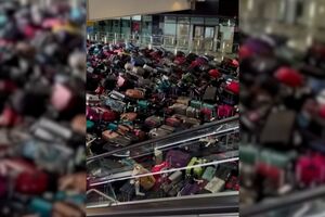 Cinco mil passageiros afetados. Pilhas de malas revelam o caos no aeroporto de Heathrow