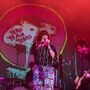 Yeah Yeah Yeahs anunciam novo disco, 'Cool It Down'