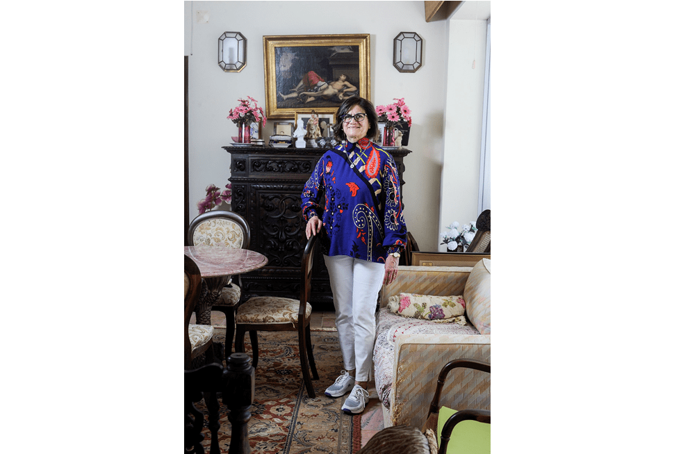Smitá Coissoró, fotografada para a SÁBADO na casa do pai, nas Caldas da Rainha, é uma das oito mulheres no topo da hierarquia em Portugal