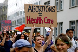 Kansas é o primeiro estado a referendar o direito ao aborto