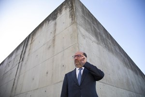 Governo e firmas de advogados: a velha porta que não pára de girar