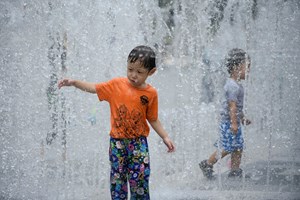 Telhados a derreter e estradas a estalar. Calor extremo chegou à China