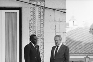 José Eduardo dos Santos. O arquiteto da paz que começou por se fingir de morto