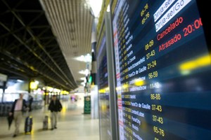 Aeroportos: sindicatos lançam pré-aviso de greve para agosto