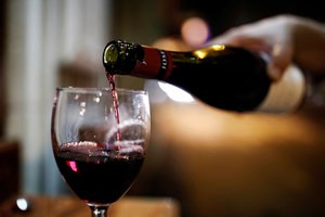 Vinho em moderação é benéfico para a saúde mental? Estudo diz que sim