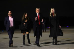 Depoimento de Trump e dos filhos mais velhos adiado devido à morte de Ivana
