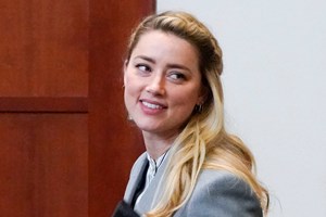 Amber Heard chega a acordo com Johnny Depp. Vai pagar um milhão de dólares