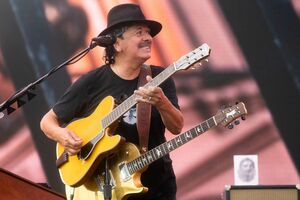 Carlos Santana desmaia durante concerto nos EUA