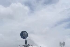 Avião copotou na Somália.mp4