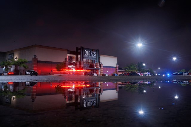 EUA: dois mortos e seis feridos em tiroteio em centro comercial no